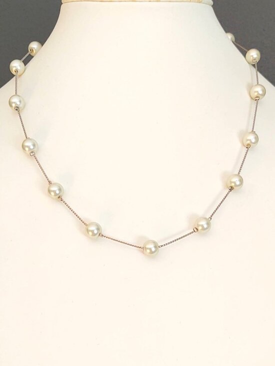 Jewelry - Faux pearl station necklace
